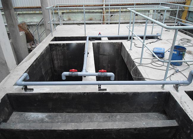 Bể chứa nước thải chăn nuôi heo cần được xử lý